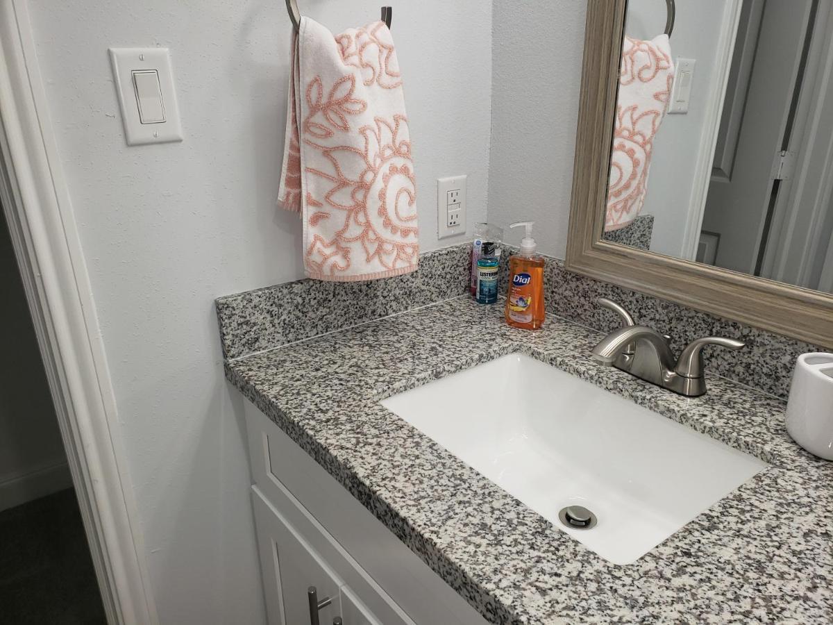 Home Away From Home Unit B Houston Bagian luar foto