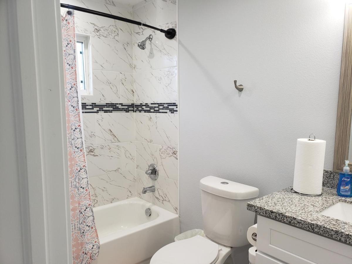 Home Away From Home Unit B Houston Bagian luar foto