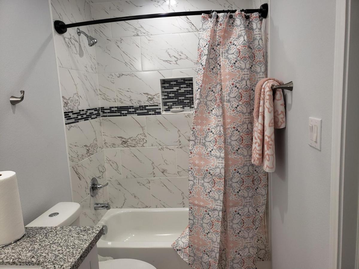 Home Away From Home Unit B Houston Bagian luar foto