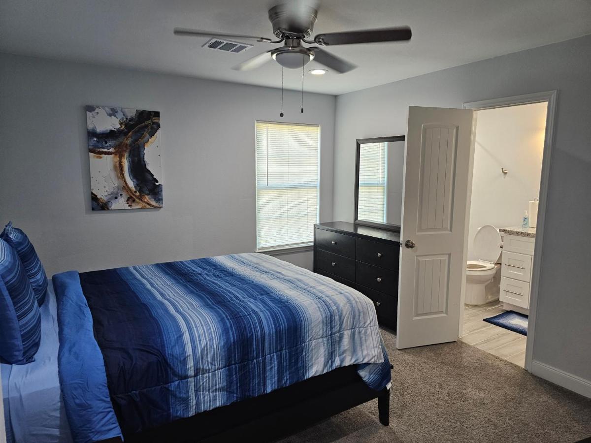 Home Away From Home Unit B Houston Bagian luar foto