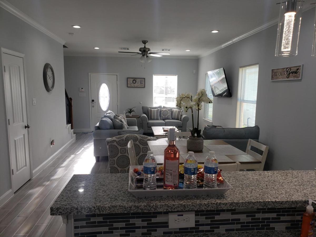 Home Away From Home Unit B Houston Bagian luar foto